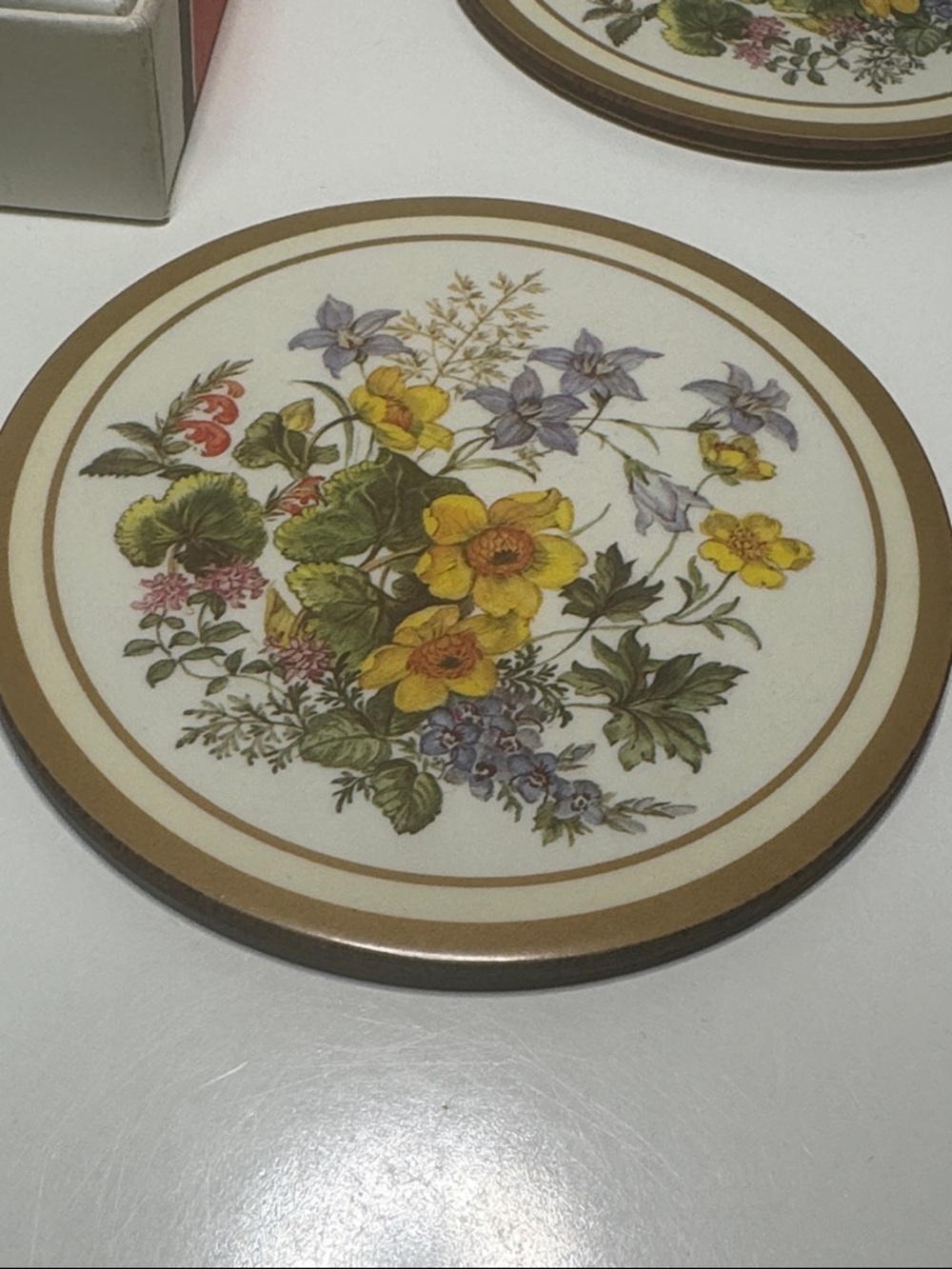 NIB 5 round Pimpernel Floral Coaster Set in Yellow, Purple & Cream England - Picture 4 of 6
